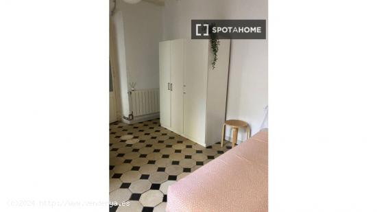 Dormitorio en piso compartido Barcelona - BARCELONA