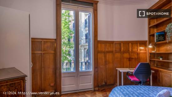 Se alquila habitación en piso compartido en Barcelona - BARCELONA