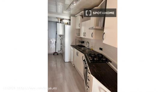 Apartamento entero de 2 dormitorios en Barcelona. - BARCELONA