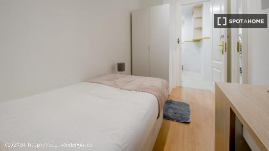 Se alquila habitación en piso compartido en Madrid - MADRID