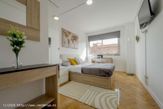  Se alquila habitación en piso compartido en Madrid - MADRID 