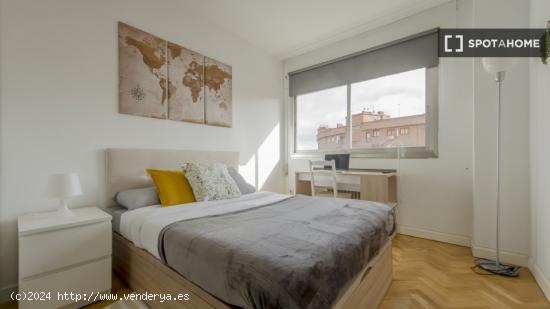 Se alquila habitación en piso compartido en Madrid - MADRID