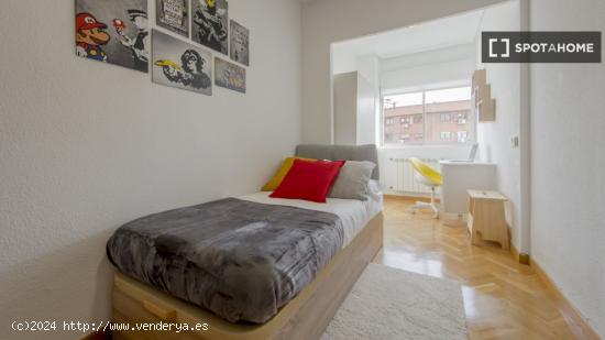 Se alquila habitación en piso compartido en Madrid - MADRID