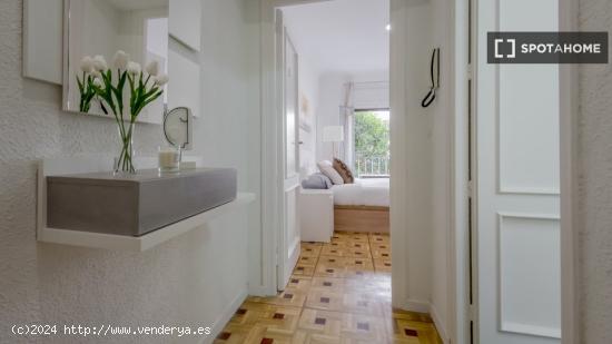 Se alquila habitación en piso compartido en Madrid - MADRID