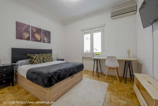  Se alquila habitación en piso compartido en Madrid - MADRID 