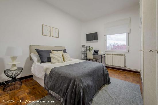  Se alquila habitación en piso compartido en Madrid - MADRID 