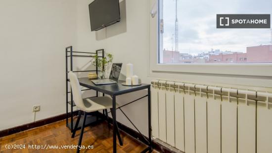 Se alquila habitación en piso compartido en Madrid - MADRID