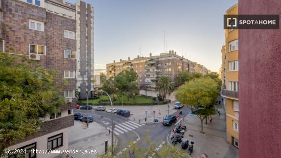 Se alquila habitación en piso compartido en Madrid - MADRID