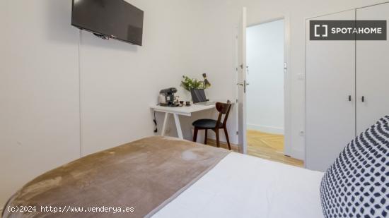 Se alquila habitación en piso compartido en Madrid - MADRID