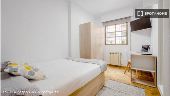 Se alquila habitación en piso compartido en Madrid - MADRID