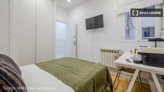 Se alquila habitación en piso compartido en Madrid - MADRID