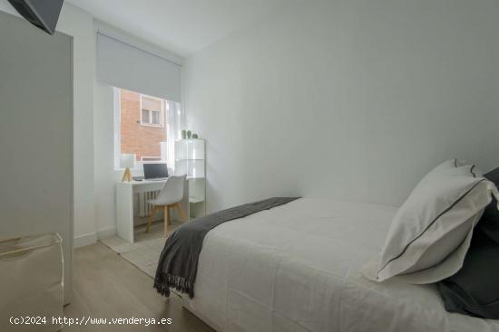  Se alquila habitación en piso compartido en Madrid - MADRID 