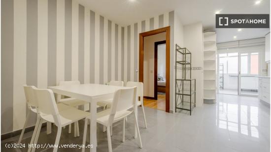 Se alquila habitación en piso compartido en Madrid - MADRID