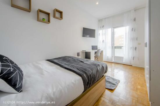  Se alquila habitación en piso compartido en Madrid - MADRID 