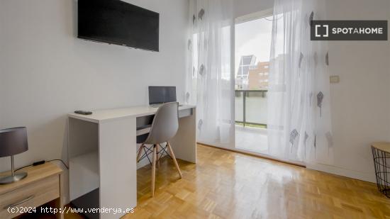 Se alquila habitación en piso compartido en Madrid - MADRID