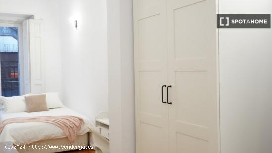 Se alquila habitación en piso compartido en Madrid - MADRID