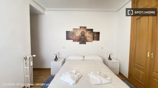 Apartamento de 3 dormitorios en alquiler en Argüelles - MADRID