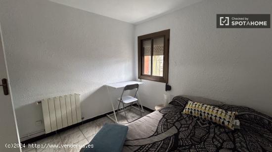 Alquiler de habitaciones en apartamento de 2 dormitorios en Nou Barris - BARCELONA