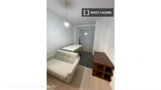 Alquiler de habitaciones en apartamento de 5 dormitorios en Chamberí - MADRID