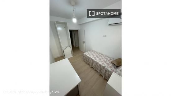 Alquiler de habitaciones en apartamento de 5 dormitorios en Chamberí - MADRID