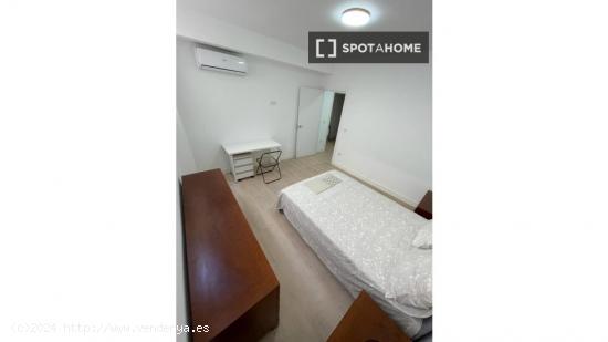 Alquiler de habitaciones en apartamento de 5 dormitorios en Chamberí - MADRID