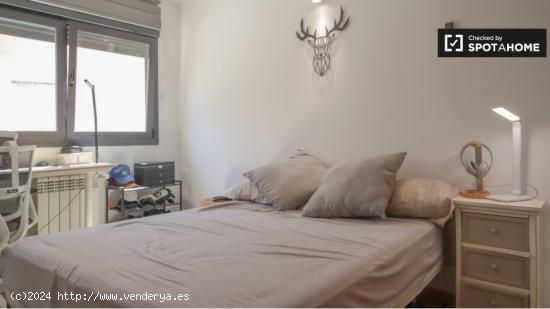 ¡Habitación en alquiler en moderno apartamento de 2 dormitorios en Madrid! - MADRID