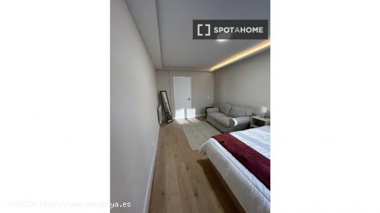 Alquiler de habitaciones en apartamento de 6 dormitorios en Centro - MADRID