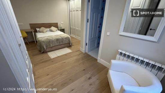 Alquiler de habitaciones en apartamento de 6 dormitorios en Centro - MADRID