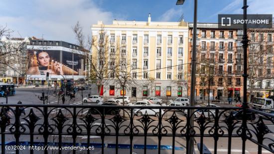 Se alquilan habitaciones en apartamento de 11 habitaciones en Centro - MADRID