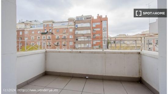 Alquiler de habitaciones en piso de 7 habitaciones en Goya - MADRID