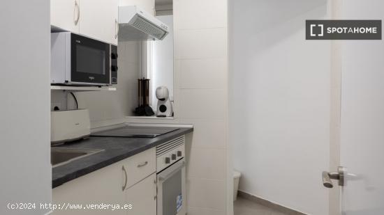 Habitaciones para alquilar en apartamento de 2 dormitorios en Gràcia - MADRID