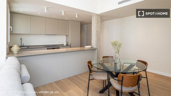 Apartamento de 2 dormitorios en alquiler en Extramurs, Valencia - VALENCIA