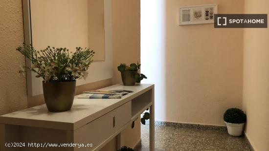 Apartamento de 4 dormitorios en alquiler en Poblats Marítims, Valencia. - VALENCIA