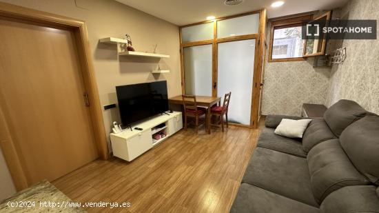 Habitación en piso compartido en barcelona. - BARCELONA