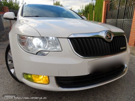 Skoda Superb 1.6 TDI GREENLINE-BIXENON-LEDS-KLIMATIZADOR-ALARMA-MUL de 2012 con 177.000 Km por 7.700