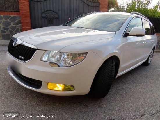 Skoda Superb 1.6 TDI GREENLINE-BIXENON-LEDS-KLIMATIZADOR-ALARMA-MUL de 2012 con 177.000 Km por 7.700