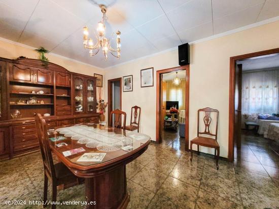 Casa con dos viviendas a la venta en zona Pou del Merli en Sant Esteve Sesrovires - BARCELONA