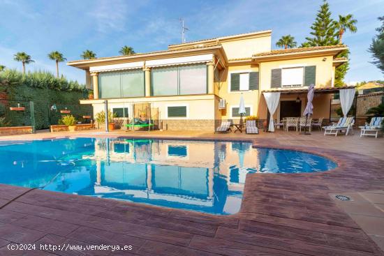 CHALET EN LA URBANIZACIÓN LAS LOMAS - BADAJOZ