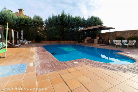 CHALET EN LA URBANIZACIÓN LAS LOMAS - BADAJOZ