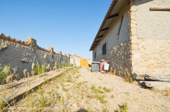 Urbis te ofrece una parcela con nave y bodega en venta en Calvarrasa de Arriba, Salamanca - SALAMANC