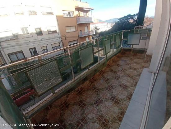 PISO DE 3 HABITACIONES EN PLAZA DEL PINO SABADELL - BARCELONA