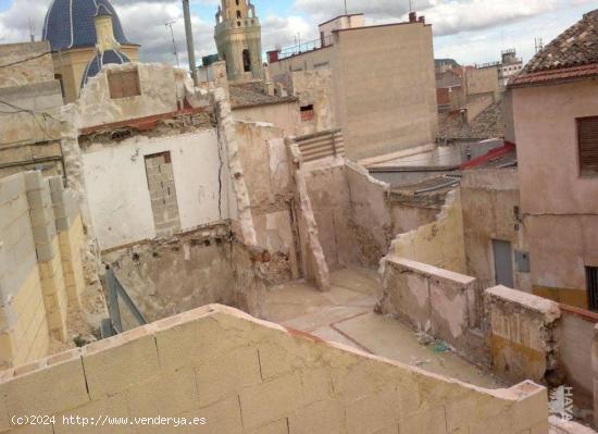 TERRENO TIPO SOLAR CON EDIFICACIÒN EN MONÓVAR - ALICANTE