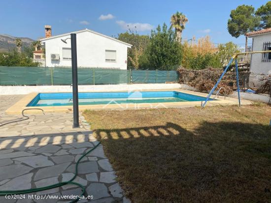 Encantador chalet de una sola planta, situado en la urbanización Les Bases en Marxuquera, - VALENCI