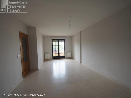 *¡GRAN OFERTA! Piso exterior,con 3dorm.+ 2baños, con piscina, garaje y trastero en Paseo San Isidr