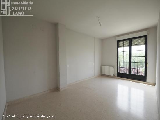 *¡GRAN OFERTA! Piso exterior,con 3dorm.+ 2baños, con piscina, garaje y trastero en Paseo San Isidr