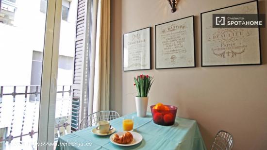 Luminoso apartamento de 1 dormitorio con balcón en la zona de Gràcia - BARCELONA