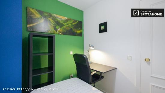 Habitación luminosa en alquiler en apartamento de 5 dormitorios en Alcalá De Henares. - MADRID