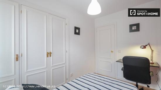 Habitación ordenada para alquilar en apartamento de 5 dormitorios en Alcalá De Henares - MADRID