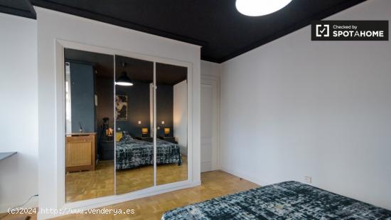 Elegante habitación en alquiler en apartamento de 5 dormitorios en Alcalá De Henares - MADRID