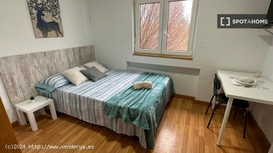 Alquiler de habitaciones en piso de 4 dormitorios en Alcalá De Henares - MADRID